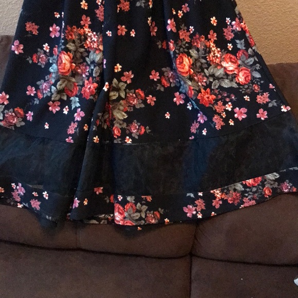 Black floral dress - Picture 3 of 3